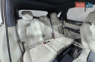 Внедорожник / Кроссовер Porsche Cayenne 2022 в 