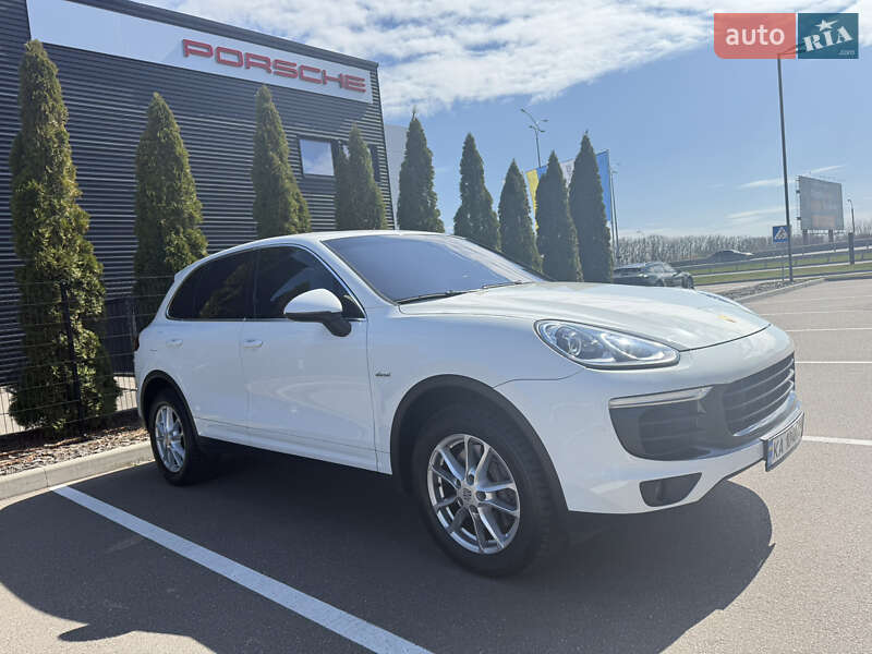 Внедорожник / Кроссовер Porsche Cayenne 2015 в Киеве