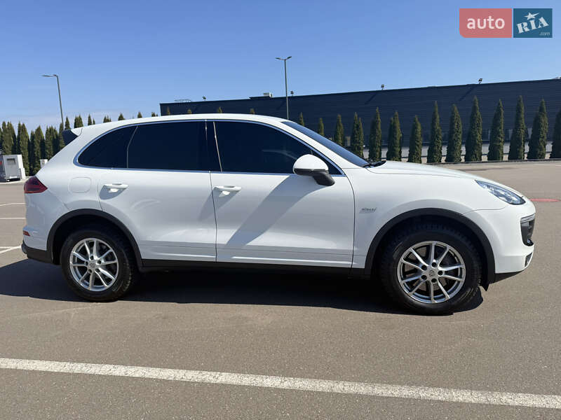 Внедорожник / Кроссовер Porsche Cayenne 2015 в Киеве