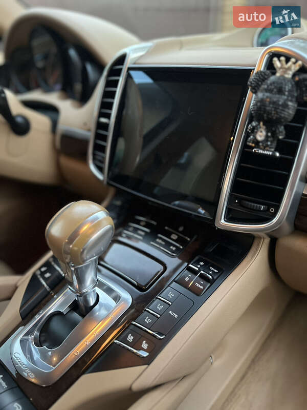 Внедорожник / Кроссовер Porsche Cayenne 2012 в Киеве