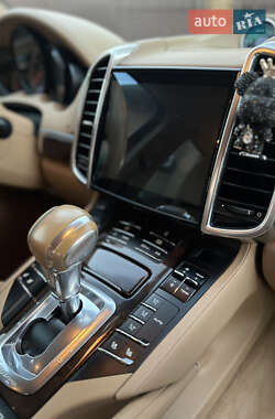 Позашляховик / Кросовер Porsche Cayenne 2012 в 
