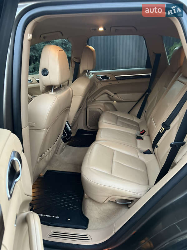 Внедорожник / Кроссовер Porsche Cayenne 2012 в Киеве