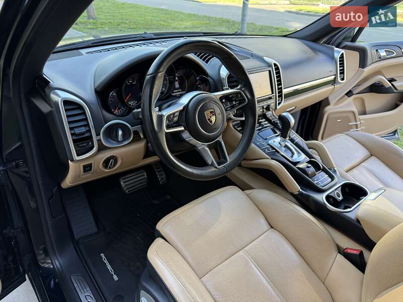 Внедорожник / Кроссовер Porsche Cayenne 2015 в Одессе