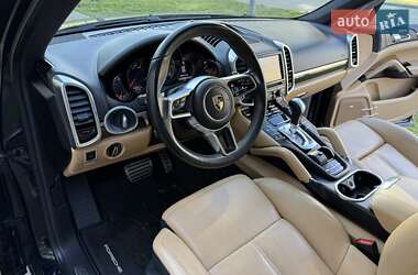Внедорожник / Кроссовер Porsche Cayenne 2015 в 