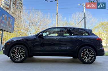 Внедорожник / Кроссовер Porsche Cayenne 2015 в 