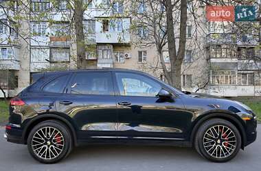 Внедорожник / Кроссовер Porsche Cayenne 2015 в 