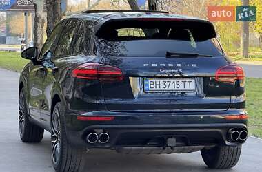 Внедорожник / Кроссовер Porsche Cayenne 2015 в 