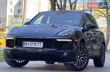 Внедорожник / Кроссовер Porsche Cayenne 2015 в 