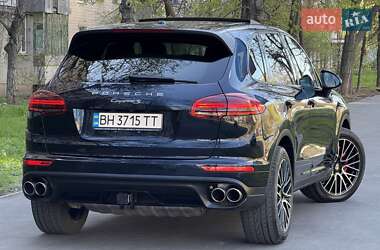 Внедорожник / Кроссовер Porsche Cayenne 2015 в 