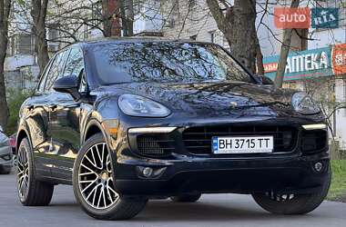 Внедорожник / Кроссовер Porsche Cayenne 2015 в 