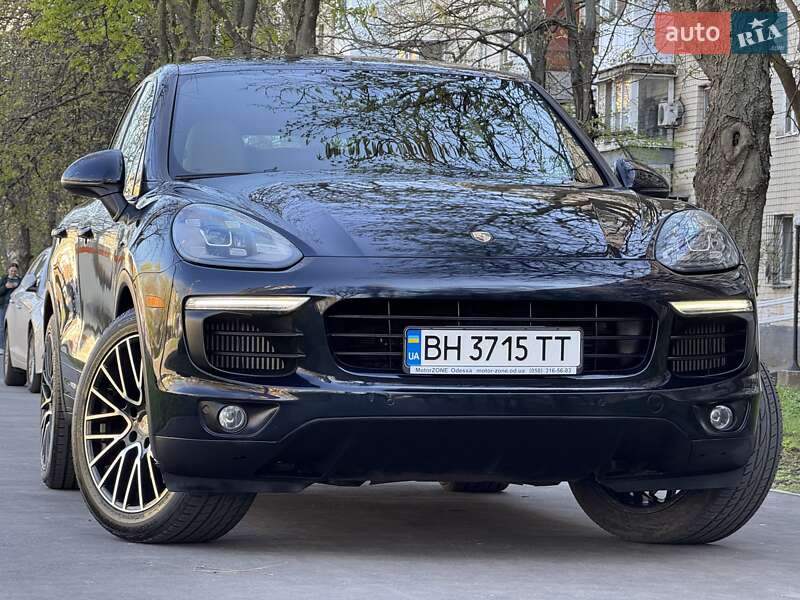 Внедорожник / Кроссовер Porsche Cayenne 2015 в 