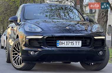 Внедорожник / Кроссовер Porsche Cayenne 2015 в 
