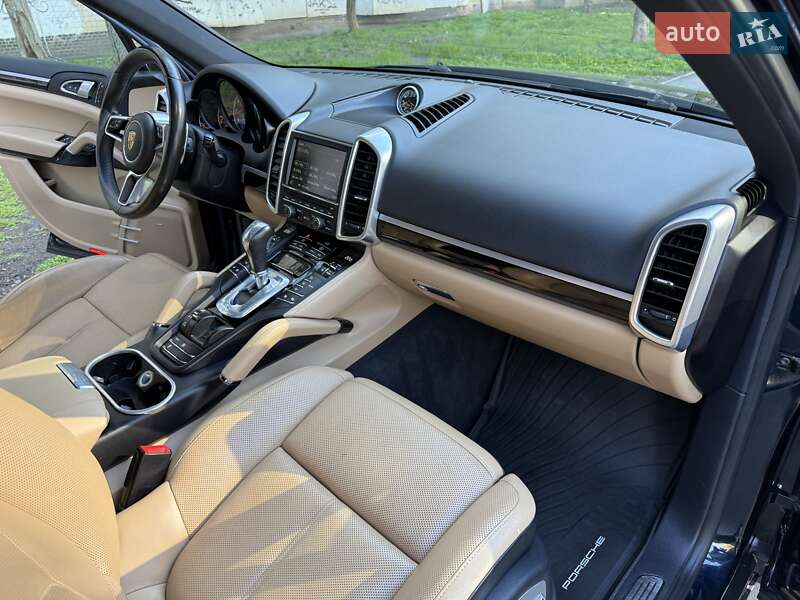 Внедорожник / Кроссовер Porsche Cayenne 2015 в Одессе