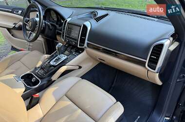 Внедорожник / Кроссовер Porsche Cayenne 2015 в 