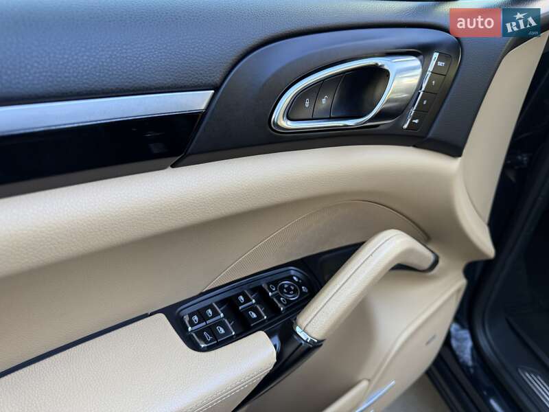 Внедорожник / Кроссовер Porsche Cayenne 2015 в Одессе