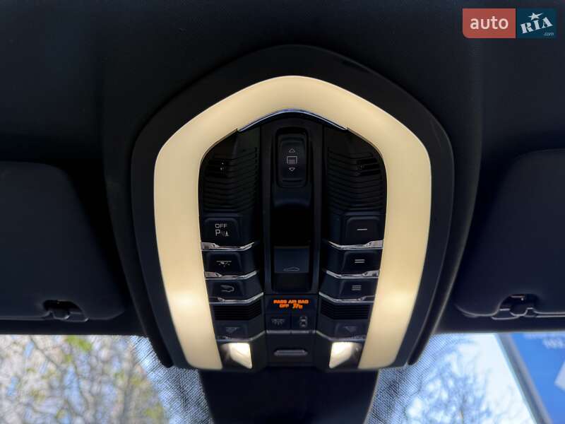 Внедорожник / Кроссовер Porsche Cayenne 2015 в Одессе