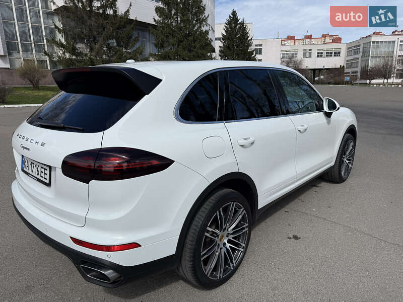 Внедорожник / Кроссовер Porsche Cayenne 2015 в Киеве