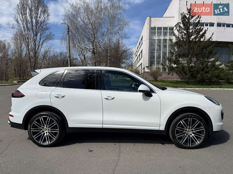 Внедорожник / Кроссовер Porsche Cayenne 2015 в Киеве