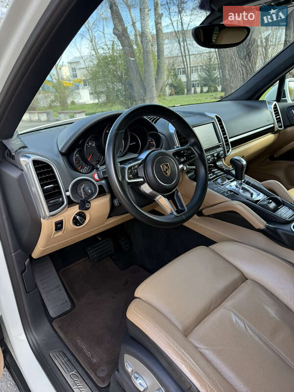 Внедорожник / Кроссовер Porsche Cayenne 2015 в Киеве