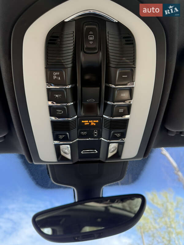 Внедорожник / Кроссовер Porsche Cayenne 2015 в Киеве