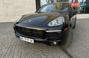 Внедорожник / Кроссовер Porsche Cayenne 2016 в 