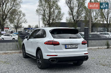 Внедорожник / Кроссовер Porsche Cayenne 2016 в 