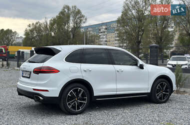 Внедорожник / Кроссовер Porsche Cayenne 2016 в 