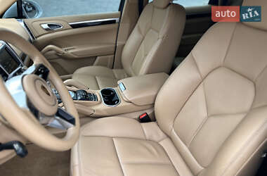 Внедорожник / Кроссовер Porsche Cayenne 2016 в 