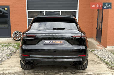Внедорожник / Кроссовер Porsche Cayenne 2021 в 