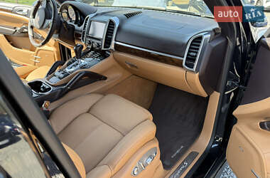 Внедорожник / Кроссовер Porsche Cayenne 2013 в 