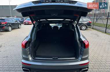 Позашляховик / Кросовер Porsche Cayenne 2015 в 