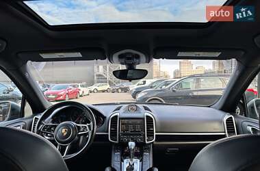 Позашляховик / Кросовер Porsche Cayenne 2015 в 
