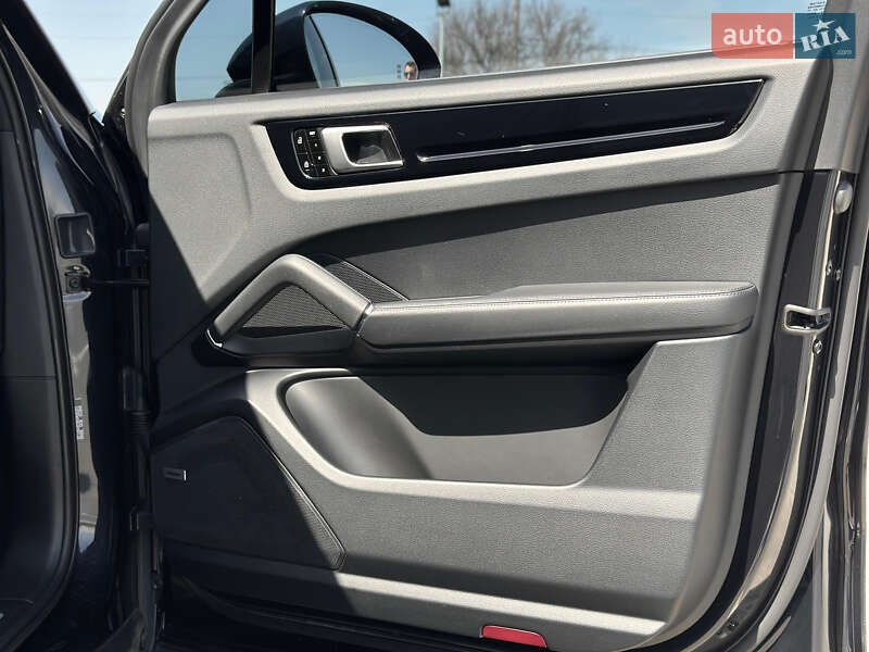 Позашляховик / Кросовер Porsche Cayenne 2019 в Києві