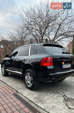 Внедорожник / Кроссовер Porsche Cayenne 2004 в 