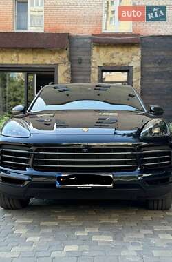 Внедорожник / Кроссовер Porsche Cayenne 2018 в 