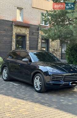 Внедорожник / Кроссовер Porsche Cayenne 2018 в 