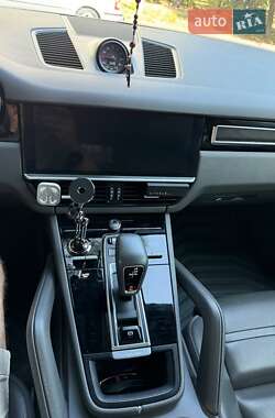 Внедорожник / Кроссовер Porsche Cayenne 2018 в 