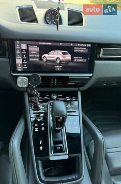 Внедорожник / Кроссовер Porsche Cayenne 2018 в 