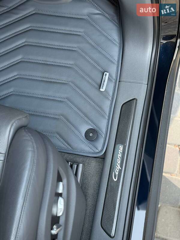 Внедорожник / Кроссовер Porsche Cayenne 2018 в Киеве