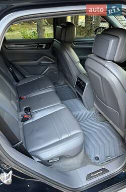 Внедорожник / Кроссовер Porsche Cayenne 2018 в 