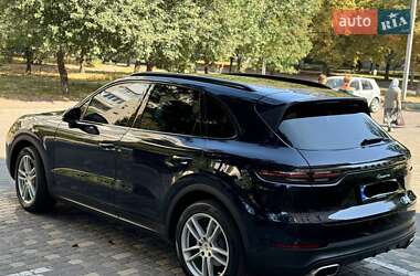 Внедорожник / Кроссовер Porsche Cayenne 2018 в 