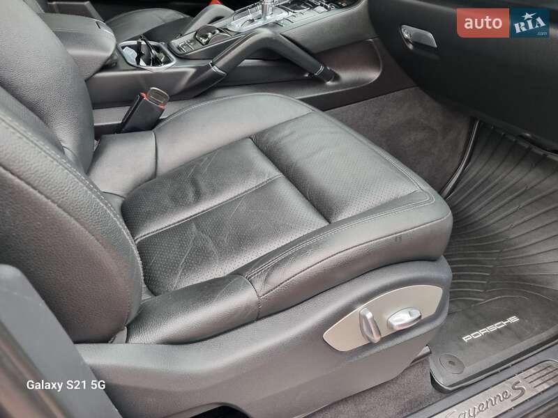 Внедорожник / Кроссовер Porsche Cayenne 2013 в Ровно