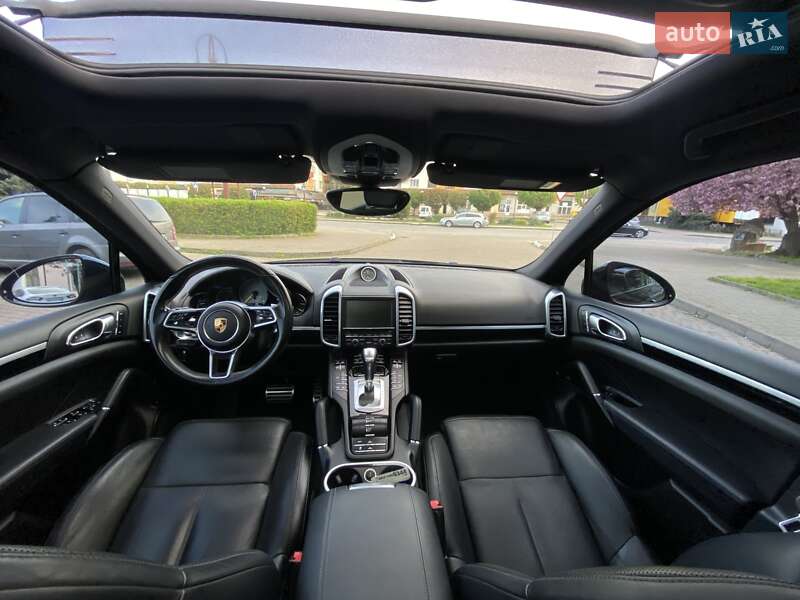 Внедорожник / Кроссовер Porsche Cayenne 2016 в Ужгороде