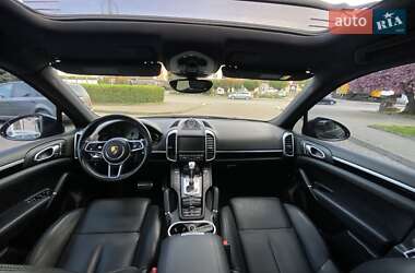 Внедорожник / Кроссовер Porsche Cayenne 2016 в 