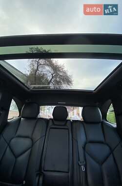 Внедорожник / Кроссовер Porsche Cayenne 2016 в 