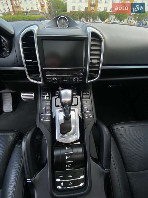 Внедорожник / Кроссовер Porsche Cayenne 2016 в Ужгороде