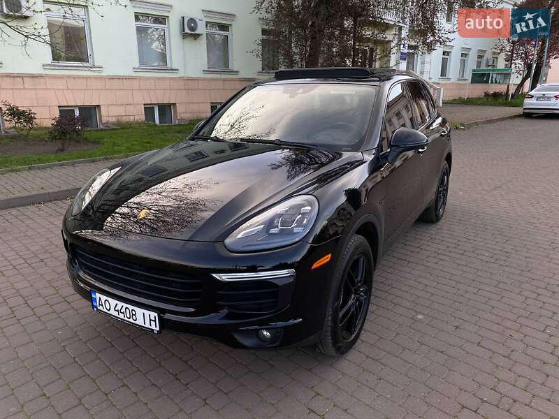 Внедорожник / Кроссовер Porsche Cayenne 2016 в 