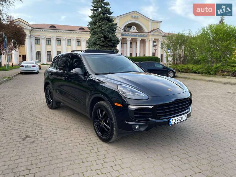 Внедорожник / Кроссовер Porsche Cayenne 2016 в Ужгороде