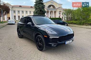 Внедорожник / Кроссовер Porsche Cayenne 2016 в 