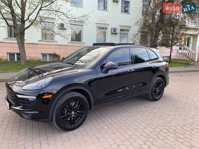 Внедорожник / Кроссовер Porsche Cayenne 2016 в Ужгороде